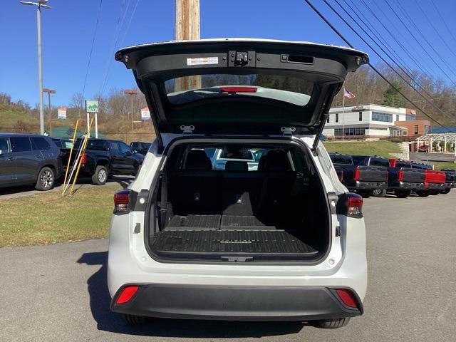 used 2023 Toyota Highlander car, priced at $36,990