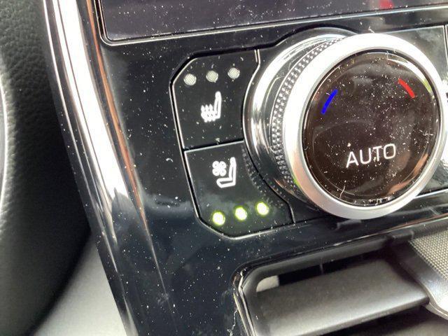 new 2025 Toyota Highlander Hybrid car, priced at $57,646
