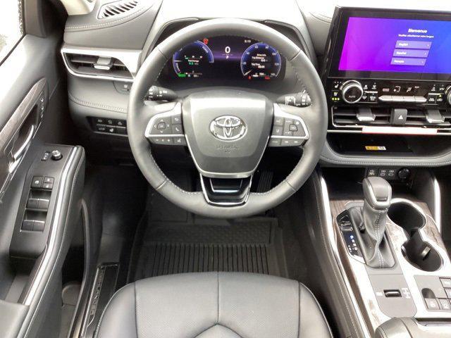 new 2025 Toyota Highlander Hybrid car, priced at $57,646