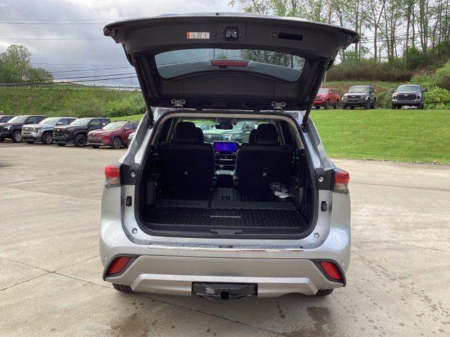 new 2025 Toyota Highlander Hybrid car, priced at $57,646