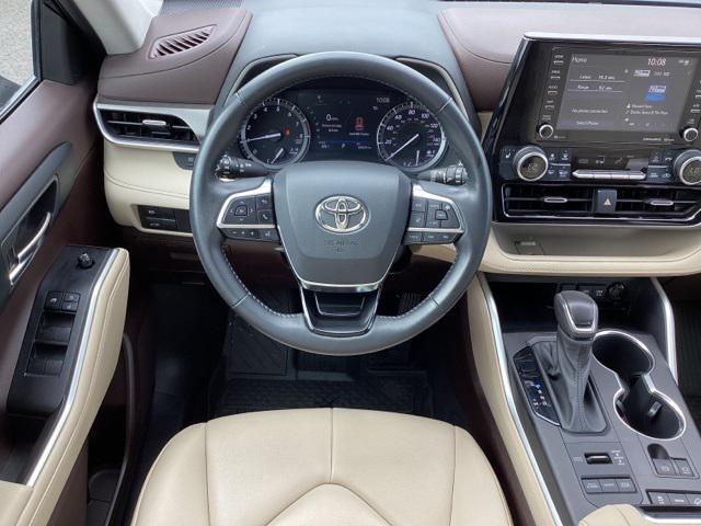 used 2021 Toyota Highlander car, priced at $32,990