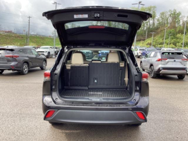used 2021 Toyota Highlander car, priced at $32,990