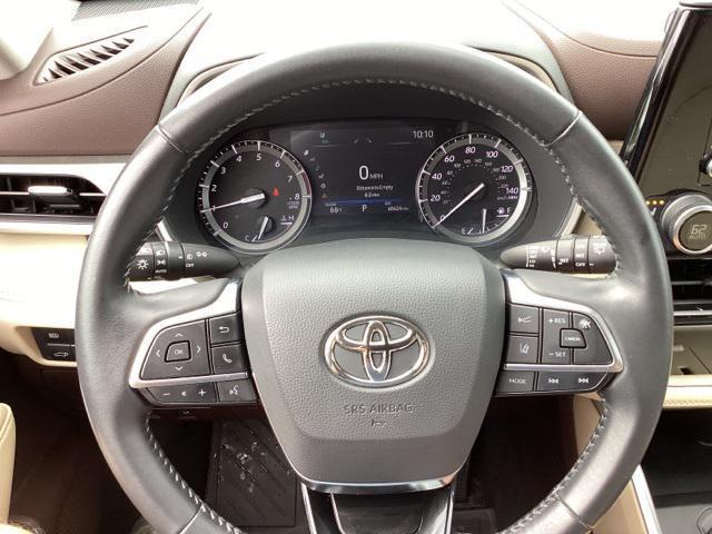used 2021 Toyota Highlander car, priced at $32,990