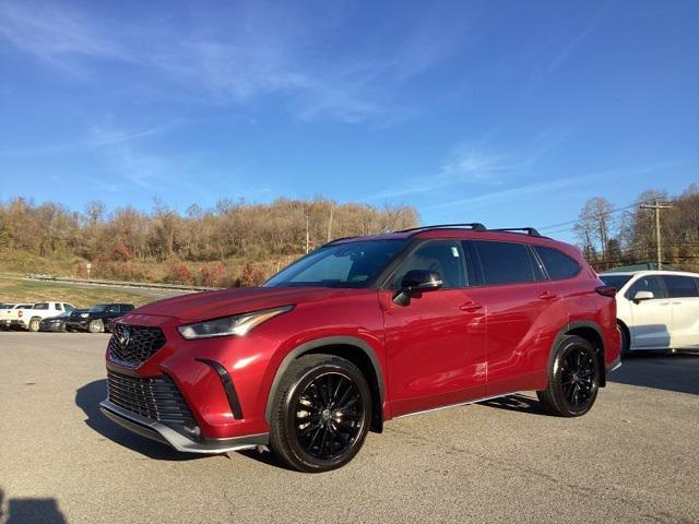 used 2023 Toyota Highlander car, priced at $39,990