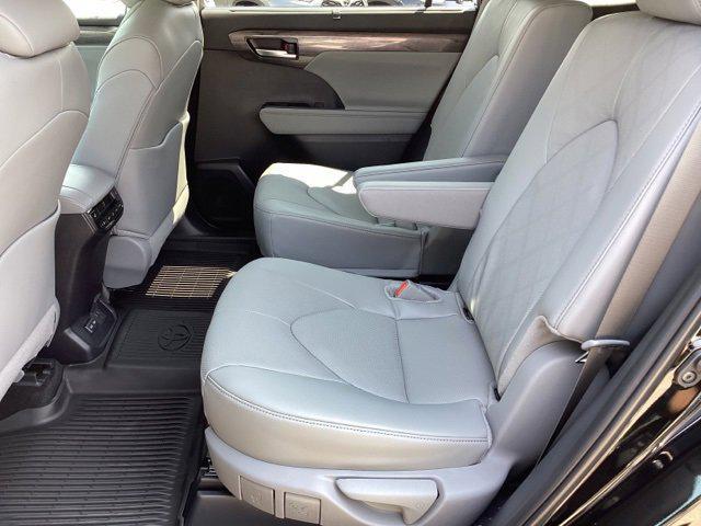 new 2025 Toyota Highlander car, priced at $55,857