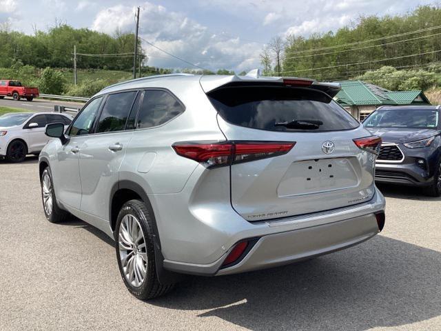 used 2022 Toyota Highlander car, priced at $42,990