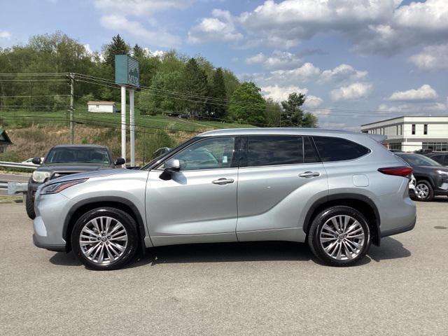 used 2022 Toyota Highlander car, priced at $42,990