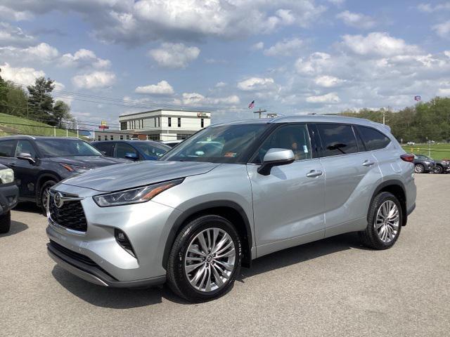 used 2022 Toyota Highlander car, priced at $42,990