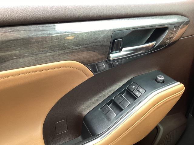 used 2022 Toyota Highlander car, priced at $42,990