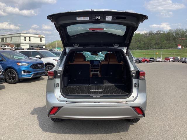 used 2022 Toyota Highlander car, priced at $42,990
