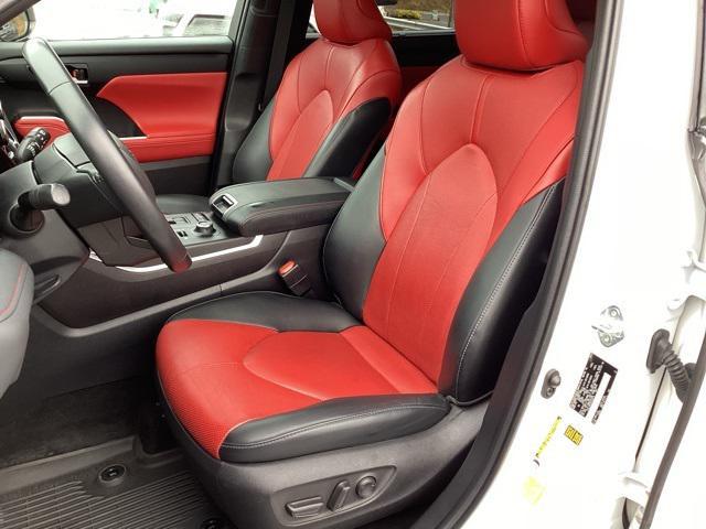 used 2022 Toyota Highlander car, priced at $37,490