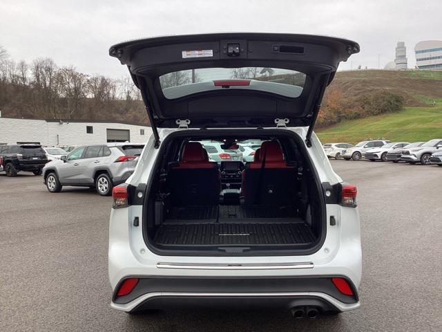 used 2022 Toyota Highlander car, priced at $37,490