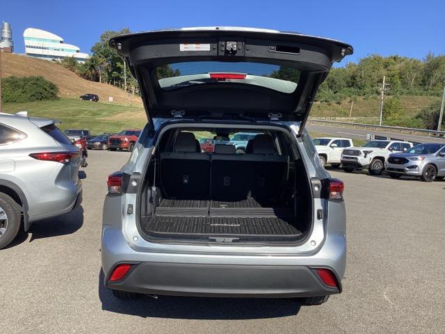 used 2021 Toyota Highlander car, priced at $28,490