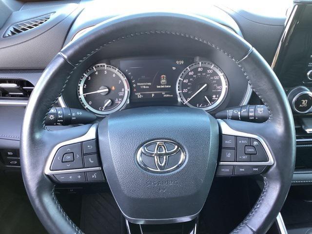 used 2022 Toyota Highlander car, priced at $37,990