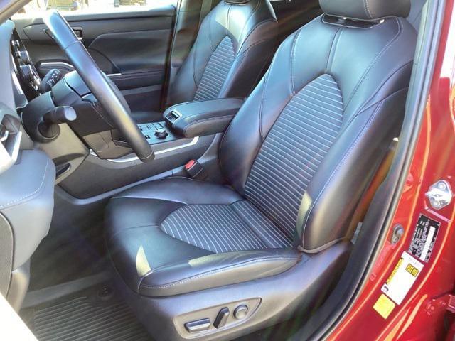 used 2022 Toyota Highlander car, priced at $39,990