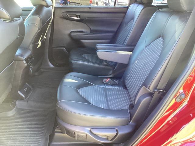 used 2022 Toyota Highlander car, priced at $39,990