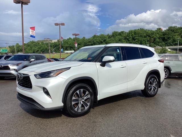 used 2022 Toyota Highlander car, priced at $34,990