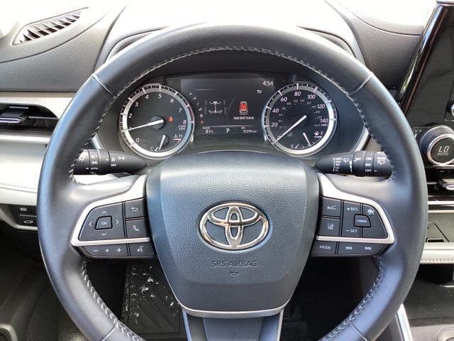 used 2022 Toyota Highlander car, priced at $34,990