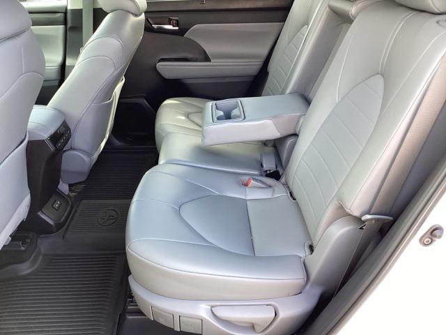 used 2022 Toyota Highlander car, priced at $34,990