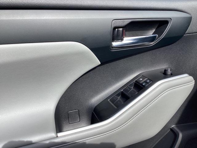 used 2022 Toyota Highlander car, priced at $34,990