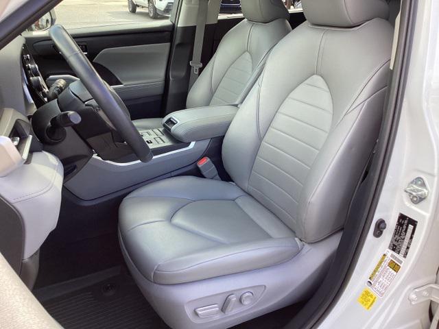 used 2022 Toyota Highlander car, priced at $34,990