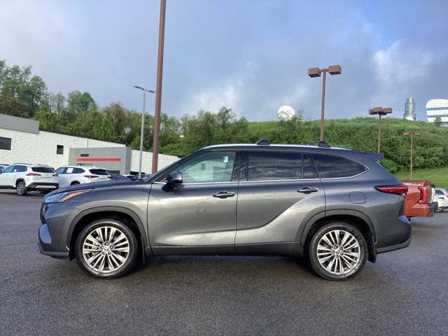 used 2022 Toyota Highlander car, priced at $40,990