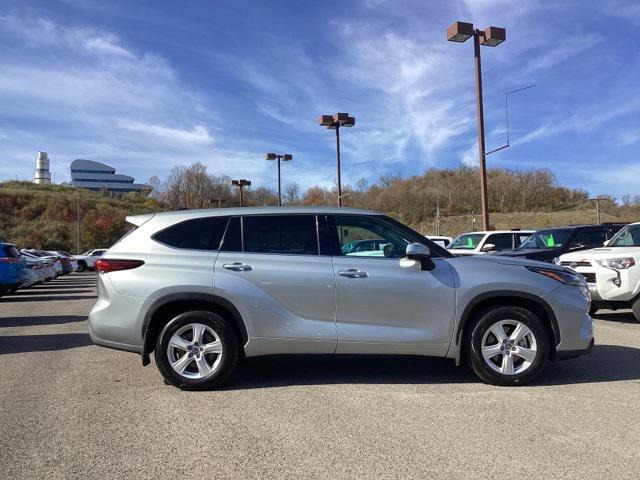 used 2022 Toyota Highlander car, priced at $32,990