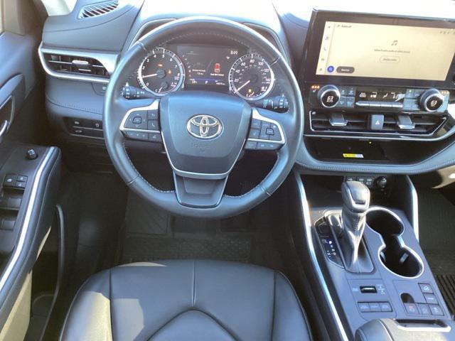 used 2023 Toyota Highlander car, priced at $36,990