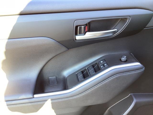 used 2023 Toyota Highlander car, priced at $36,990