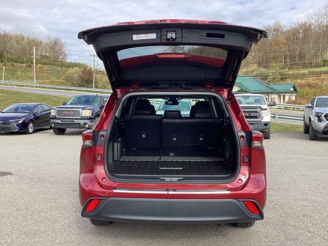 used 2022 Toyota Highlander car, priced at $35,990