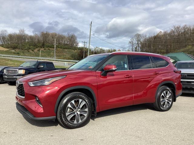 used 2022 Toyota Highlander car, priced at $35,990