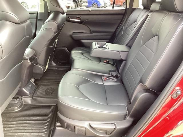 used 2022 Toyota Highlander car, priced at $35,990