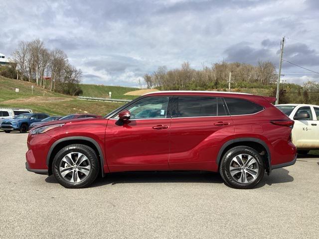 used 2022 Toyota Highlander car, priced at $35,990