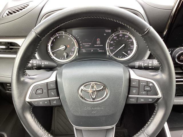 used 2022 Toyota Highlander car, priced at $35,990