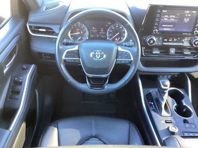 used 2022 Toyota Highlander car, priced at $36,990