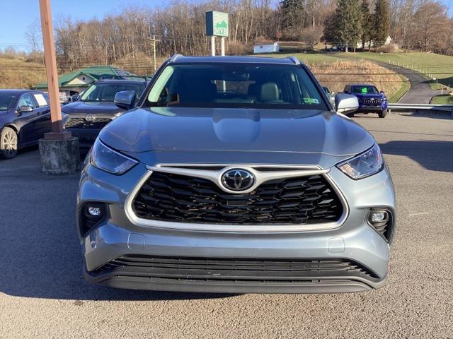 used 2023 Toyota Highlander car, priced at $34,990