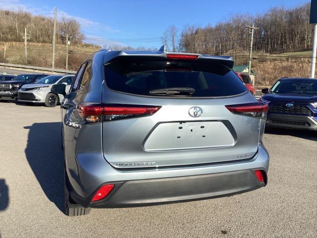 used 2023 Toyota Highlander car, priced at $34,990