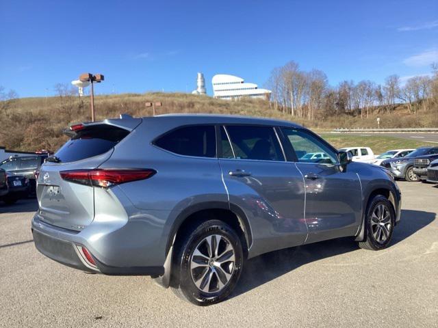 used 2023 Toyota Highlander car, priced at $34,990