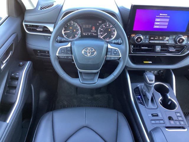 used 2023 Toyota Highlander car, priced at $34,990