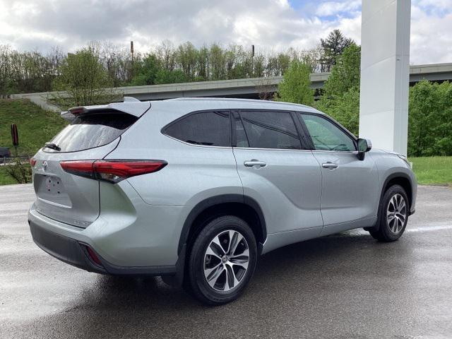 used 2022 Toyota Highlander car, priced at $38,990