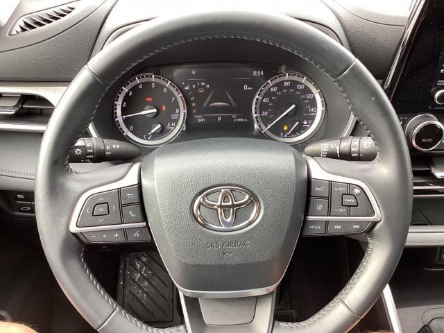 used 2022 Toyota Highlander car, priced at $38,990