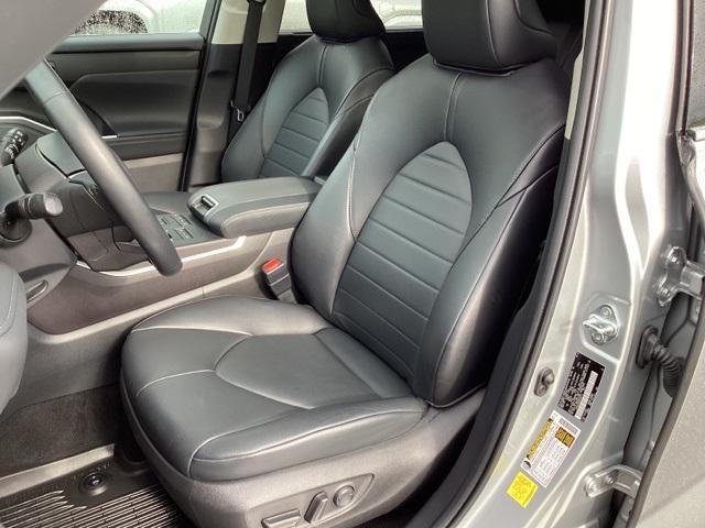 used 2022 Toyota Highlander car, priced at $38,990