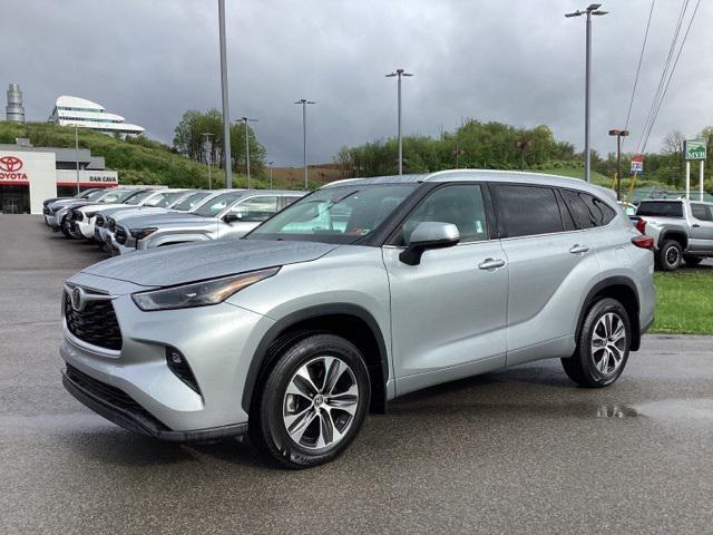 used 2022 Toyota Highlander car, priced at $38,990
