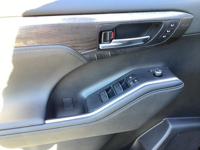 used 2024 Toyota Highlander car, priced at $43,990