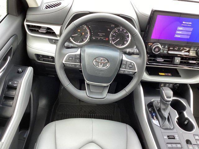 new 2025 Toyota Highlander car, priced at $46,059