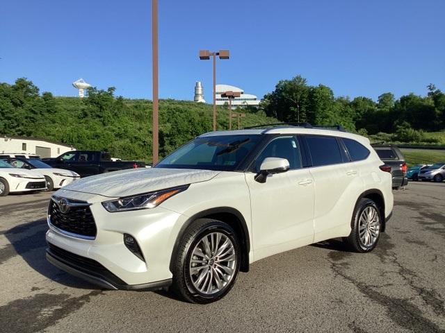 used 2022 Toyota Highlander car, priced at $40,990