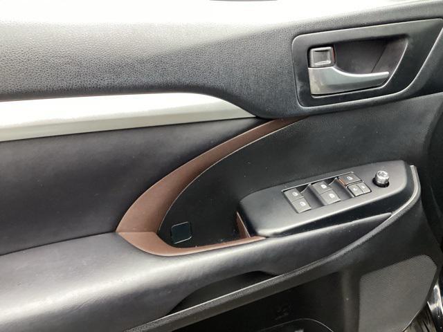 used 2019 Toyota Highlander car, priced at $24,990