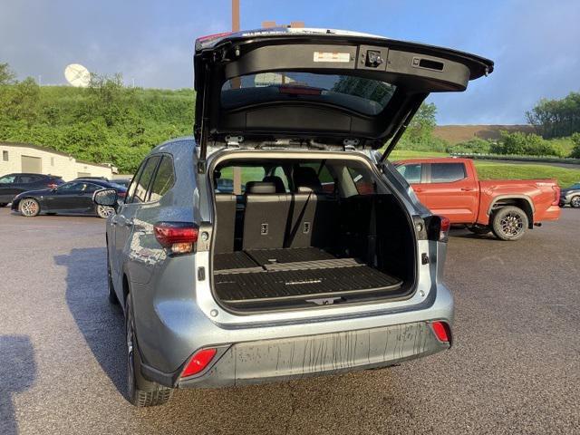 used 2021 Toyota Highlander Hybrid car, priced at $36,990