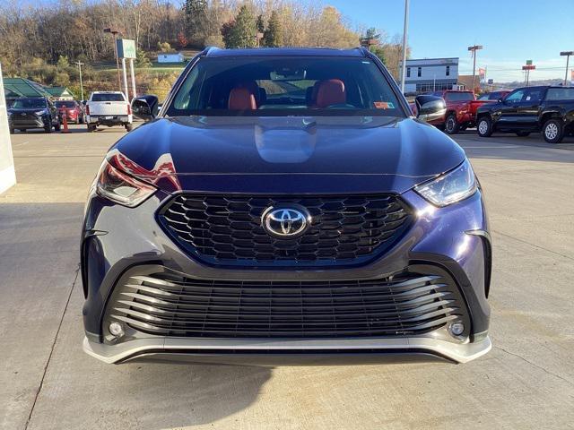 used 2022 Toyota Highlander car, priced at $36,990