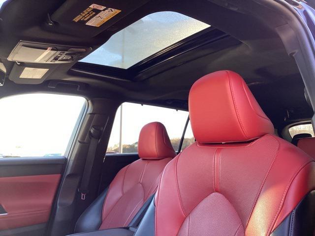 used 2022 Toyota Highlander car, priced at $36,990
